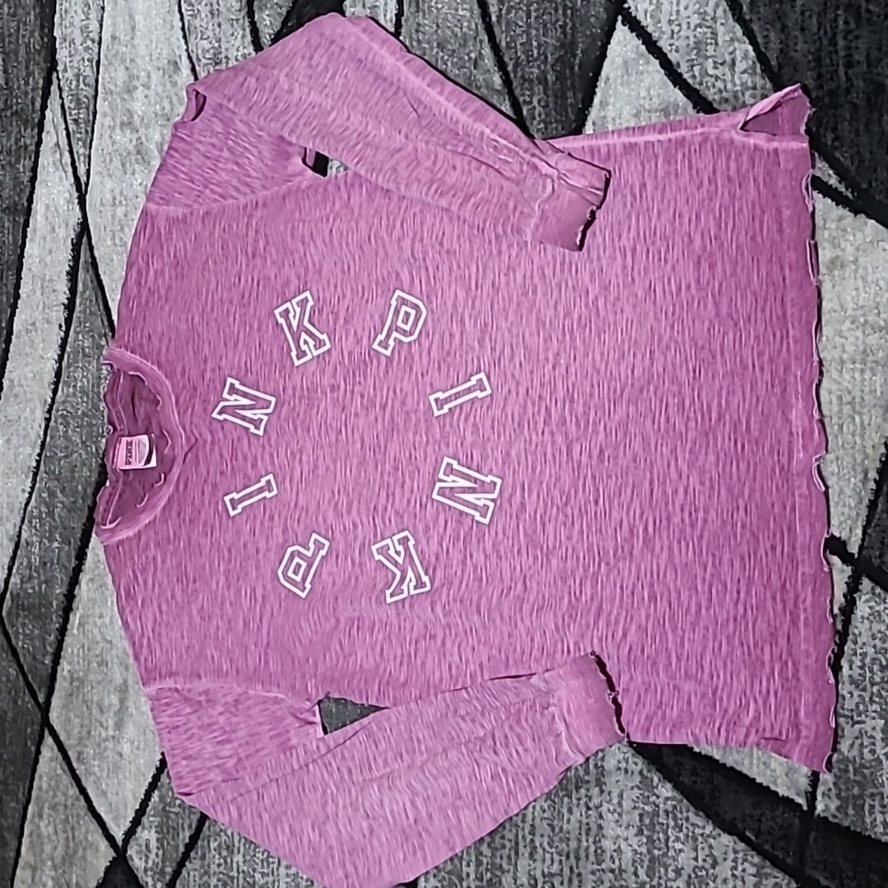 VS PINK 2017 CAMPUS LOGO DISTRESSED EDGE LONG-SLEEVE TEE-SHIRT